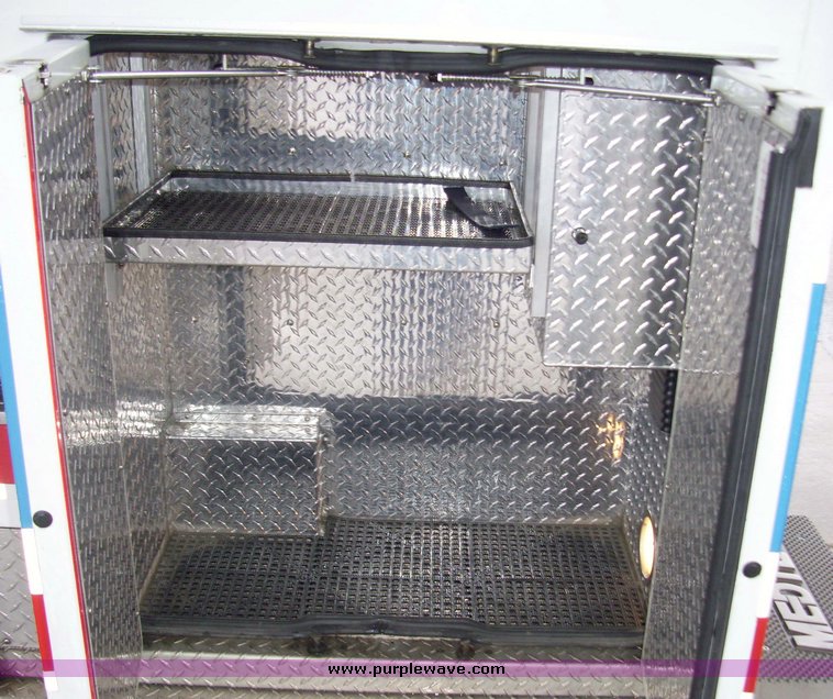 image for item 3184 2006 Ford E450 Super Duty ambulance