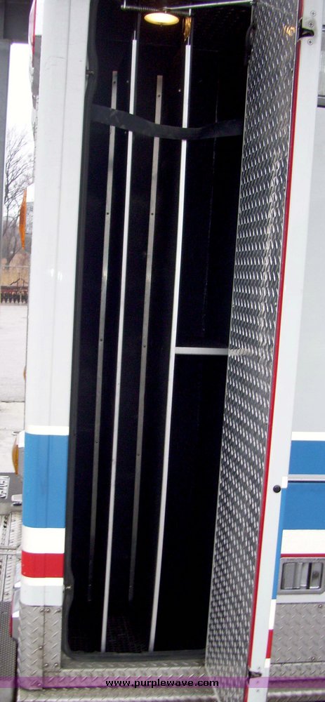 image for item 3184 2006 Ford E450 Super Duty ambulance