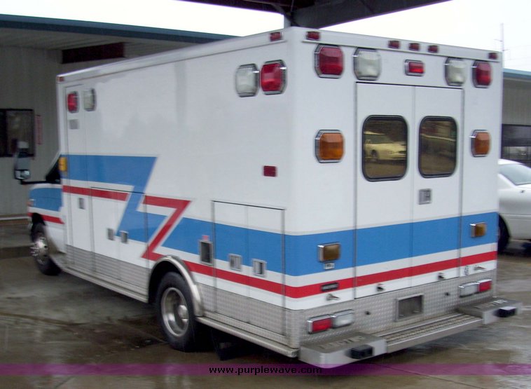 image for item 3186 2006 Ford E450 Super Duty ambulance