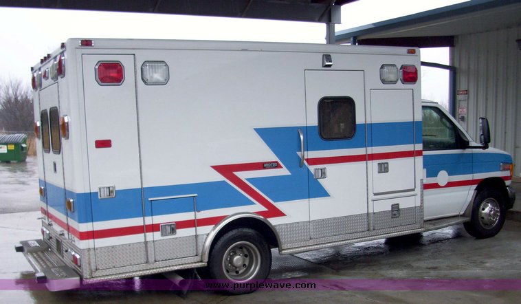 image for item 3186 2006 Ford E450 Super Duty ambulance