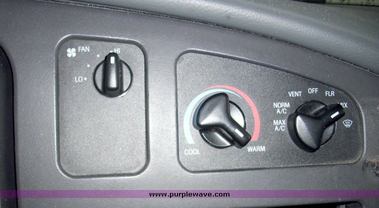 image for item 3186 2006 Ford E450 Super Duty ambulance