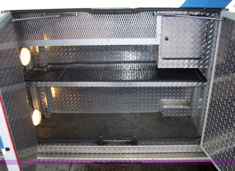 image for item 3186 2006 Ford E450 Super Duty ambulance