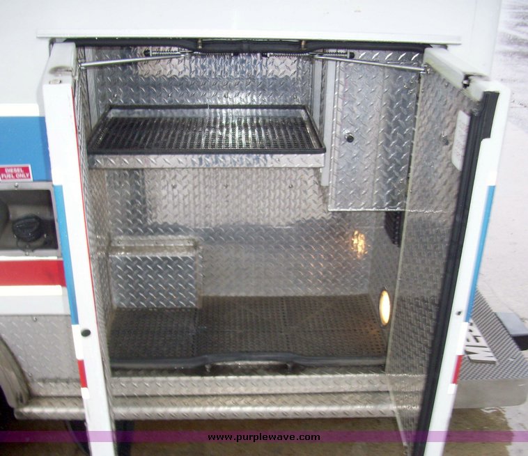 image for item 3186 2006 Ford E450 Super Duty ambulance