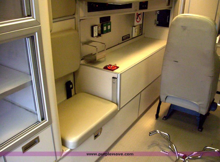 image for item 3186 2006 Ford E450 Super Duty ambulance