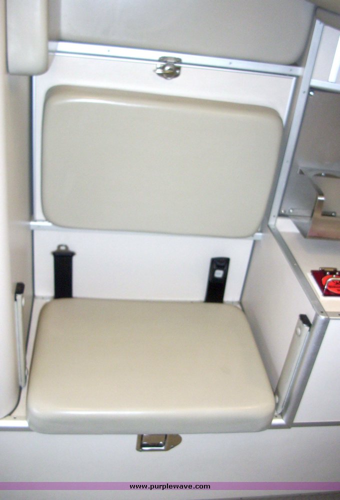 image for item 3186 2006 Ford E450 Super Duty ambulance