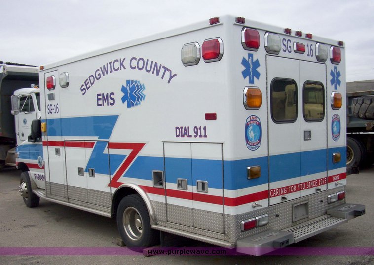 image for item 3243 2006 Ford E450 Super Duty ambulance