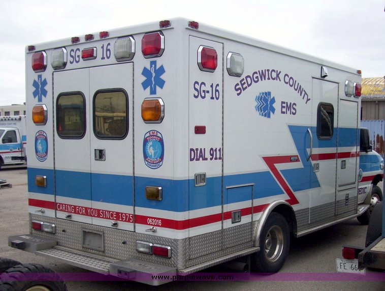 image for item 3243 2006 Ford E450 Super Duty ambulance