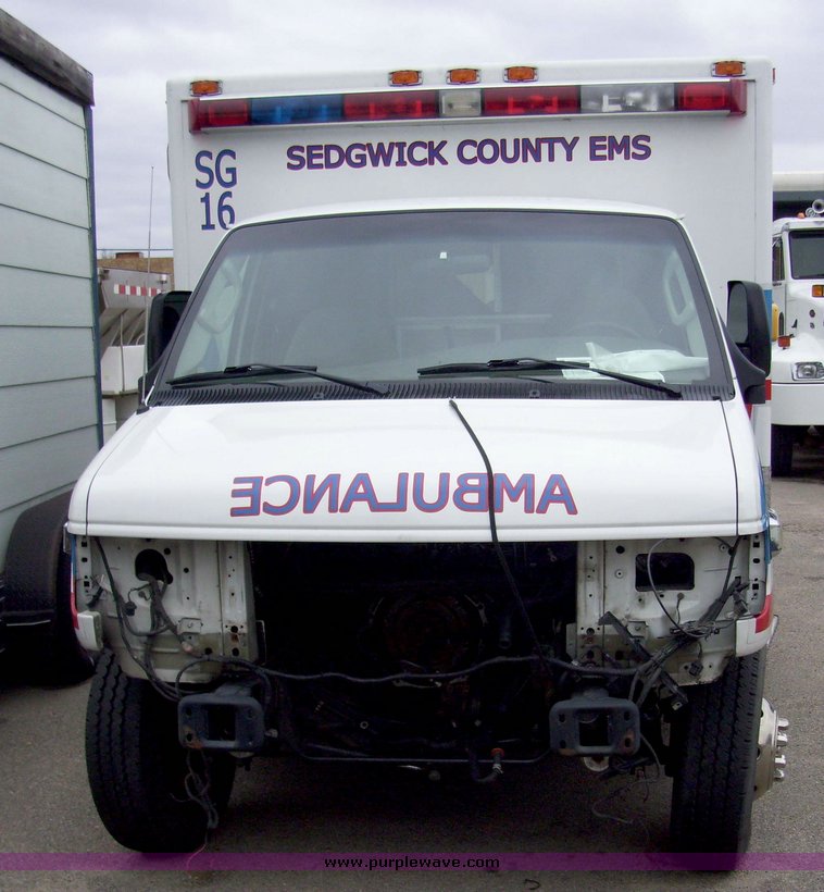 image for item 3243 2006 Ford E450 Super Duty ambulance