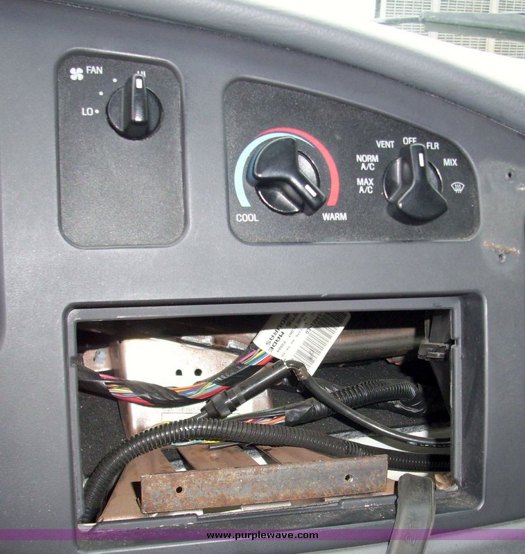 image for item 3243 2006 Ford E450 Super Duty ambulance