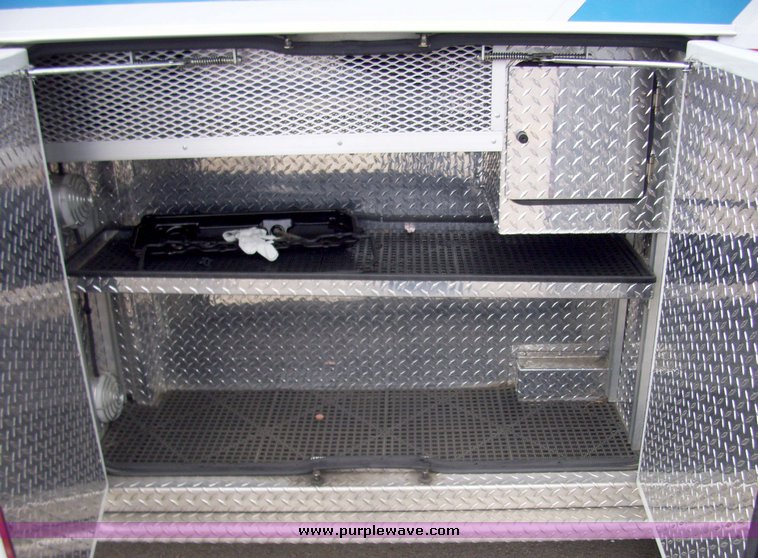 image for item 3243 2006 Ford E450 Super Duty ambulance