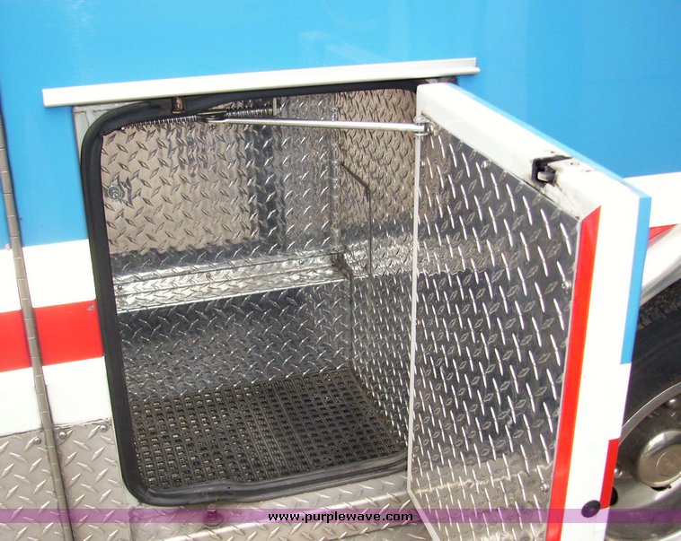 image for item 3243 2006 Ford E450 Super Duty ambulance