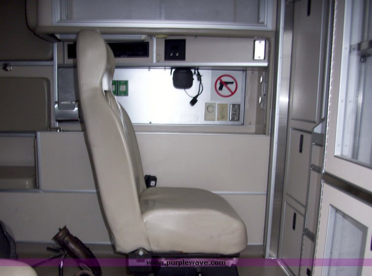 image for item 3243 2006 Ford E450 Super Duty ambulance