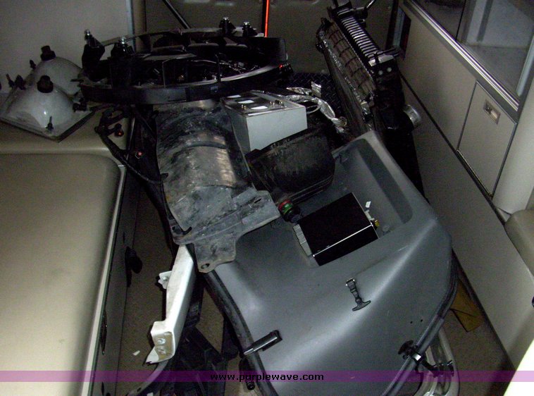 image for item 3243 2006 Ford E450 Super Duty ambulance