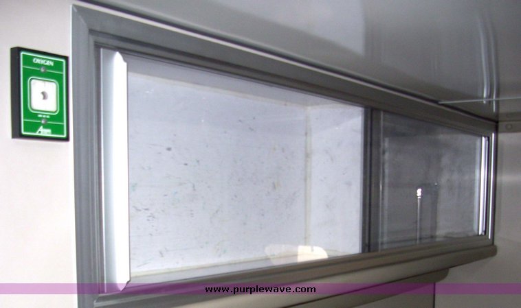 image for item 3243 2006 Ford E450 Super Duty ambulance