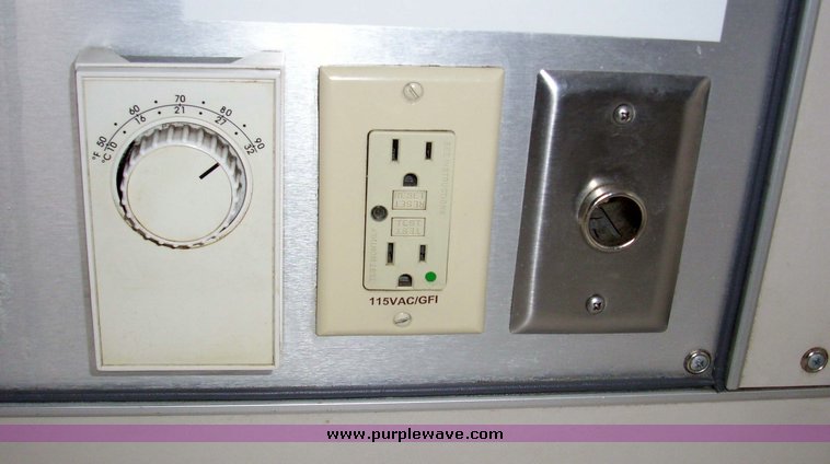 image for item 3243 2006 Ford E450 Super Duty ambulance