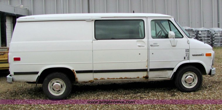 image for item 3249 1993 GMC Vandura