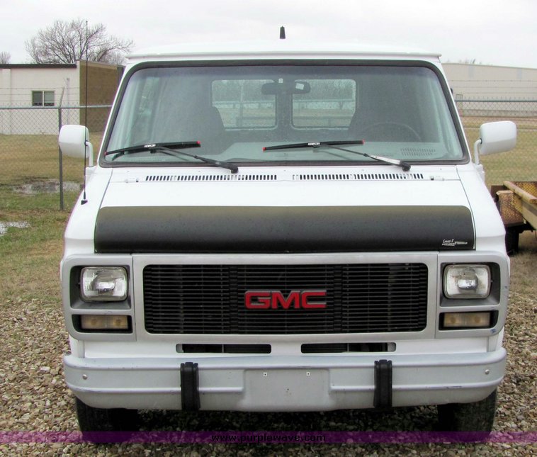 image for item 3249 1993 GMC Vandura