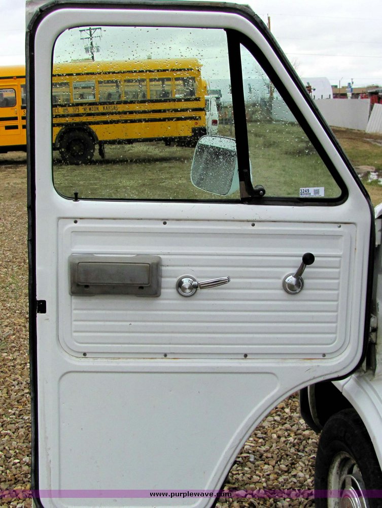 image for item 3249 1993 GMC Vandura