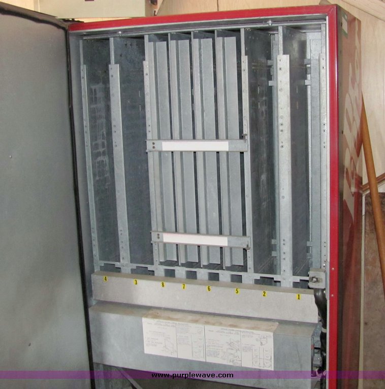 image for item 3274 Vending machine