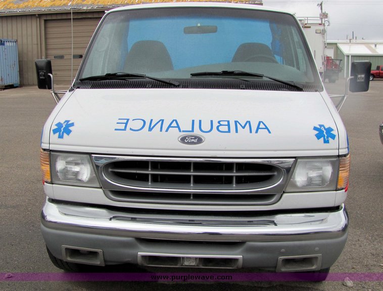 image for item 3281 2002 Ford E450 Super Duty ambulance chassis