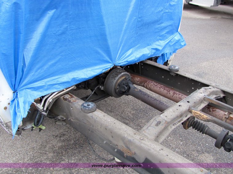 image for item 3281 2002 Ford E450 Super Duty ambulance chassis