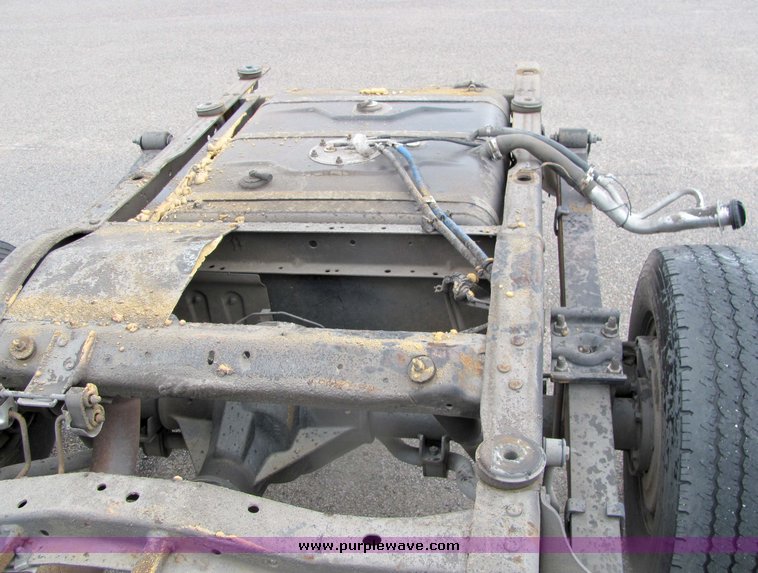 image for item 3281 2002 Ford E450 Super Duty ambulance chassis
