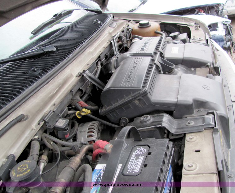 image for item 3281 2002 Ford E450 Super Duty ambulance chassis