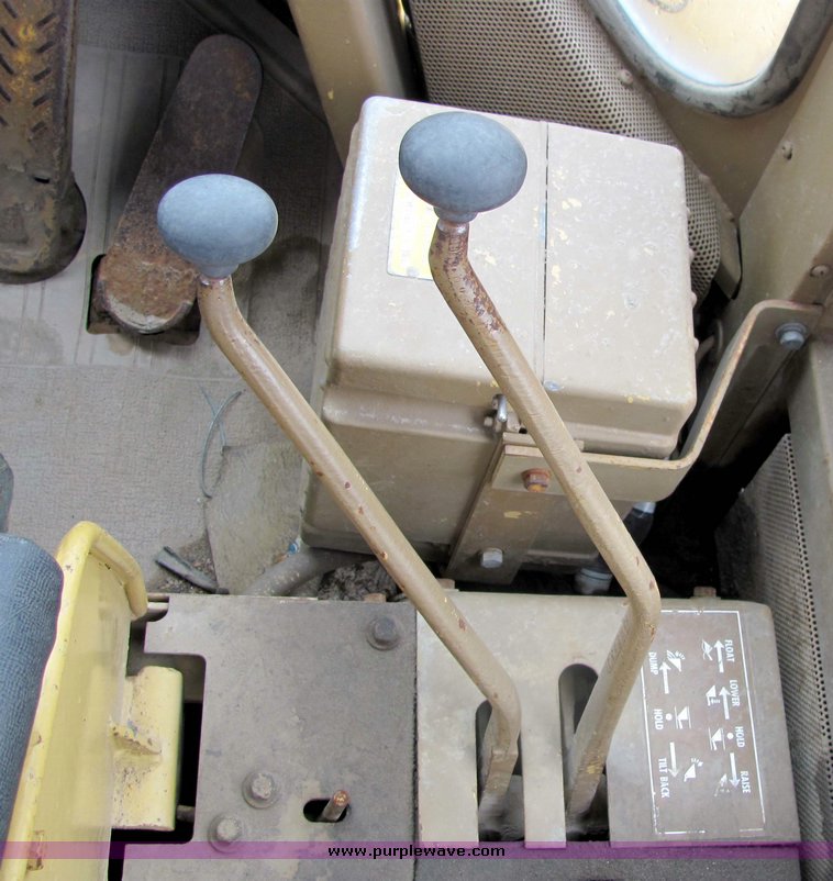 image for item 3282 1981 Caterpillar 950C wheel loader