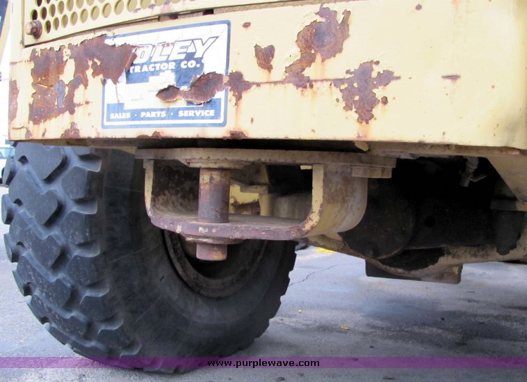 image for item 3282 1981 Caterpillar 950C wheel loader