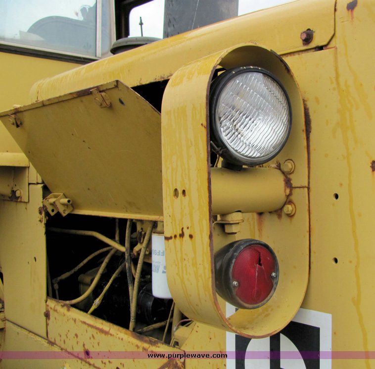 image for item 3282 1981 Caterpillar 950C wheel loader