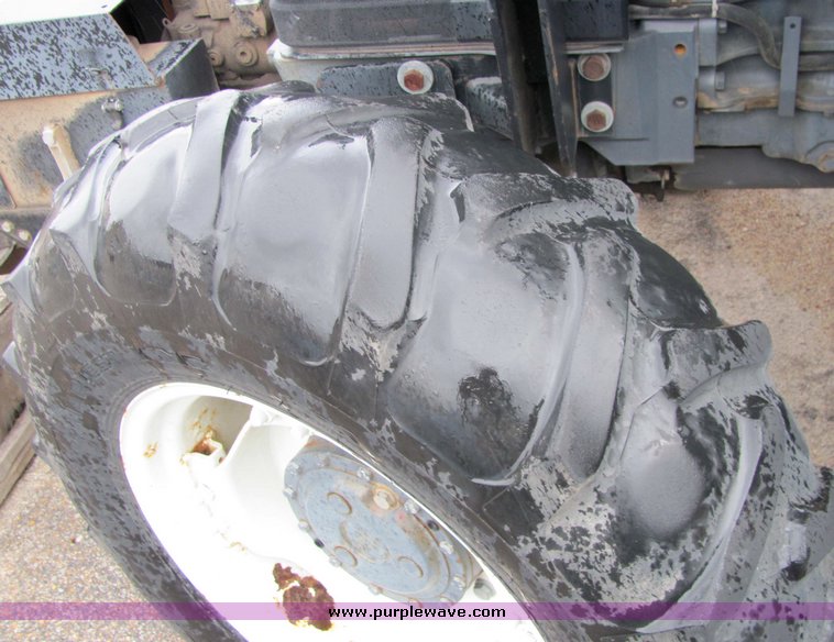 image for item 3283 New Holland TS100 tractor