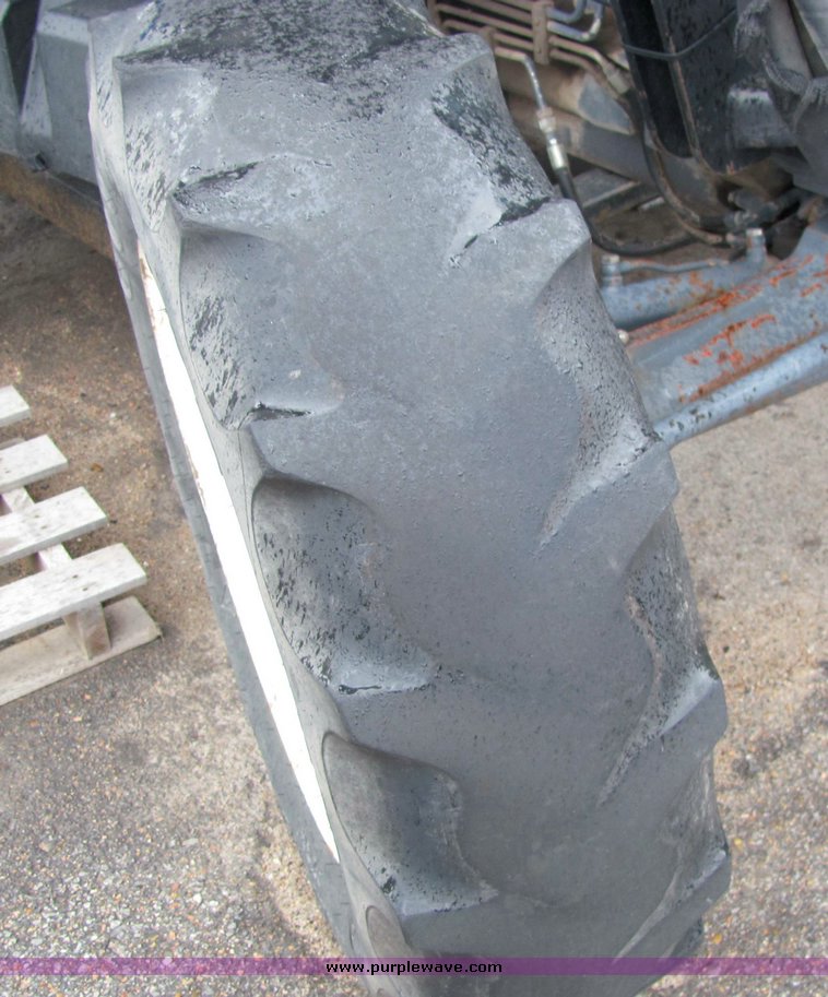 image for item 3283 New Holland TS100 tractor