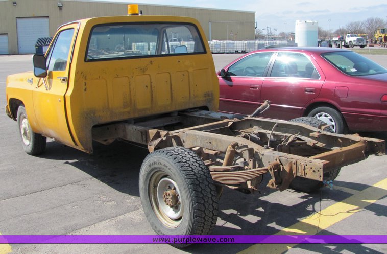 image for item 3310 1976 GMC Sierra 2500 pickup