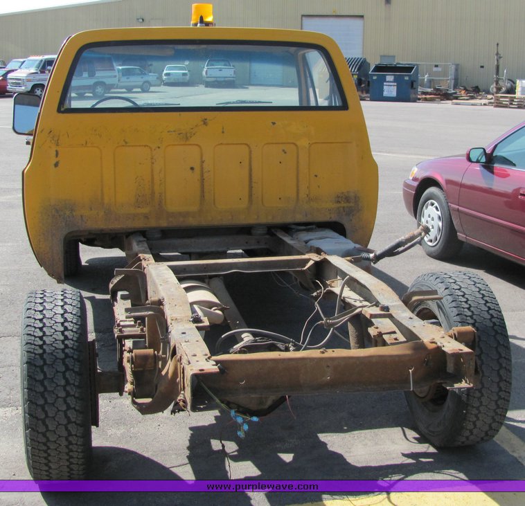 image for item 3310 1976 GMC Sierra 2500 pickup