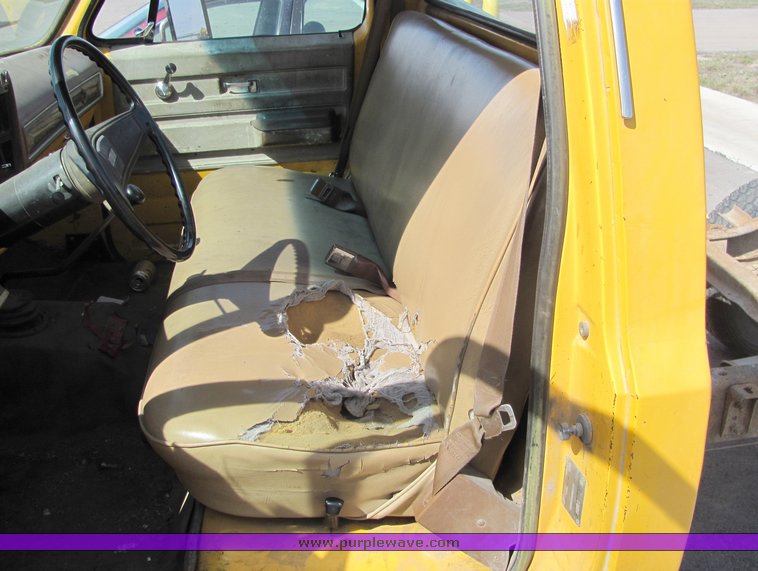 image for item 3310 1976 GMC Sierra 2500 pickup