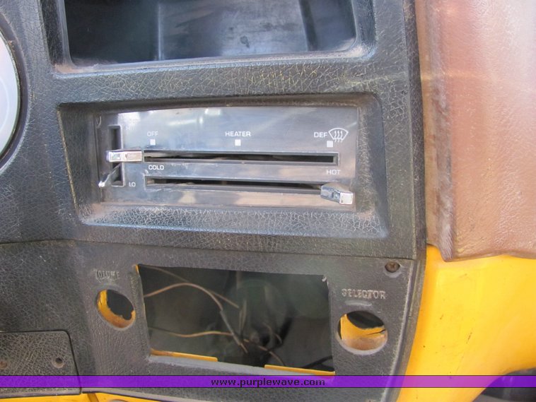 image for item 3310 1976 GMC Sierra 2500 pickup