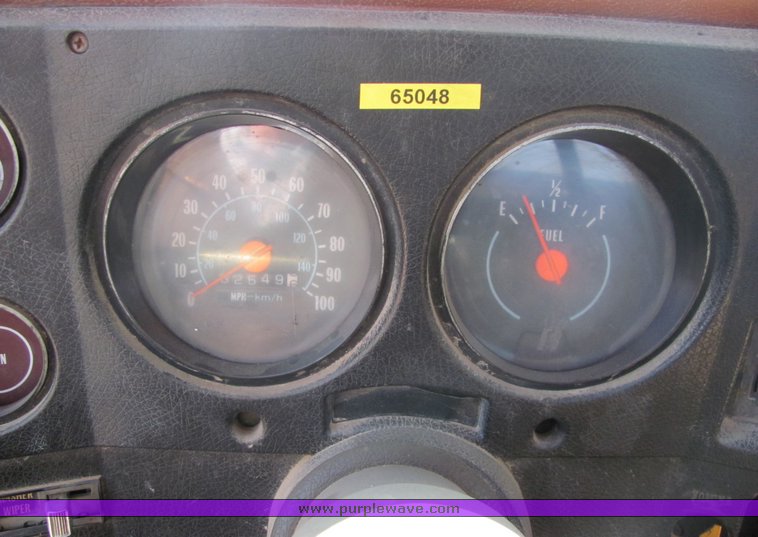 image for item 3310 1976 GMC Sierra 2500 pickup