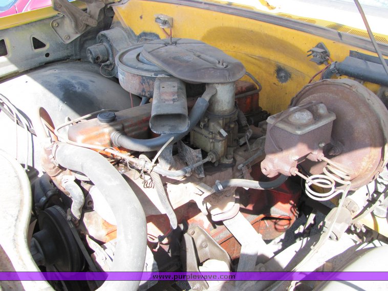 image for item 3310 1976 GMC Sierra 2500 pickup