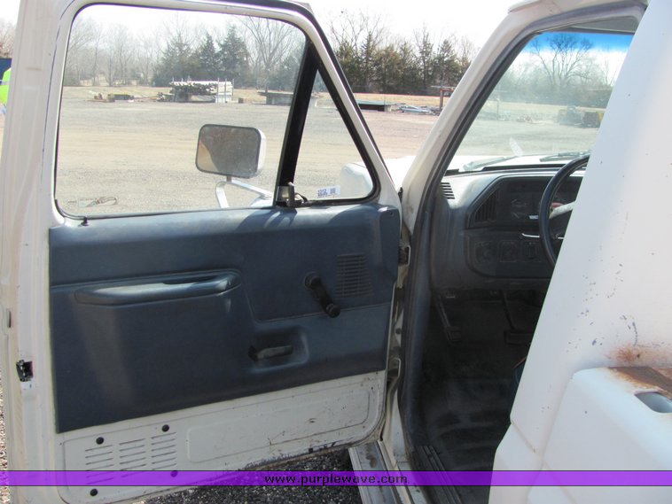 image for item 3312 1991 Ford F250 pickup