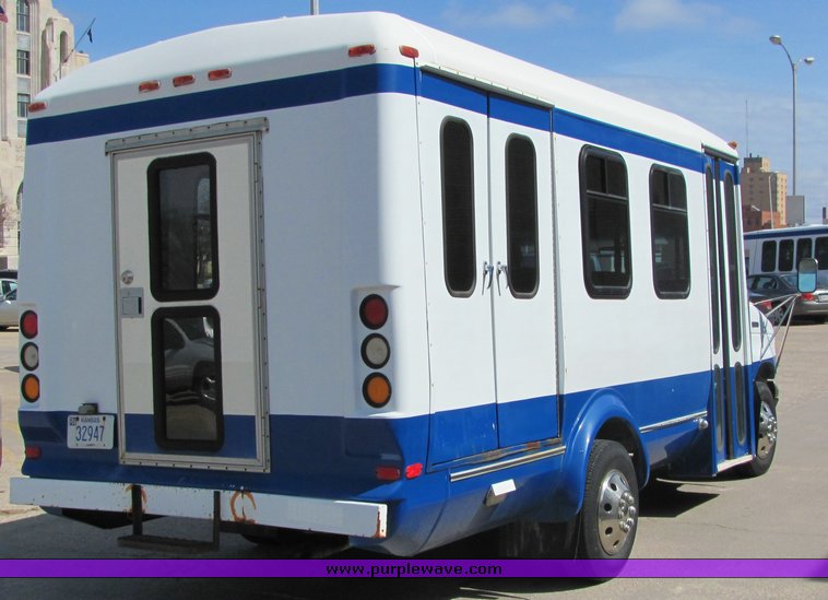 image for item 3313 1996 Ford E350 transit vehicle