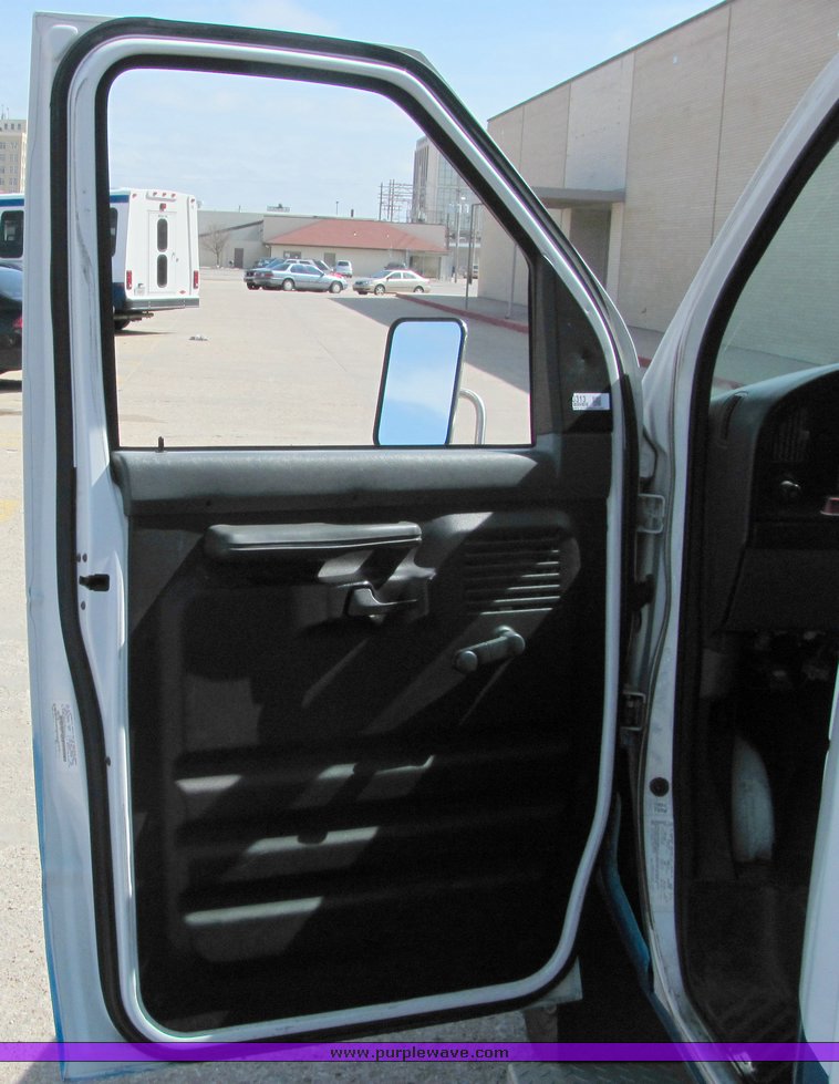 image for item 3313 1996 Ford E350 transit vehicle
