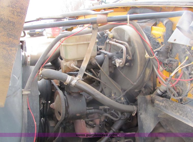 image for item 3365 1984 Ward SS-29 65 passenger school bus