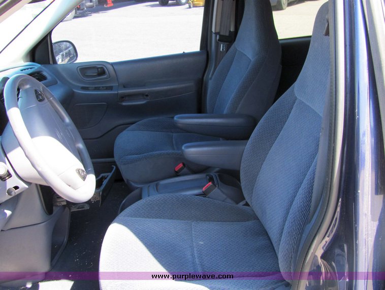 image for item 3380 1999 Ford Windstar LX