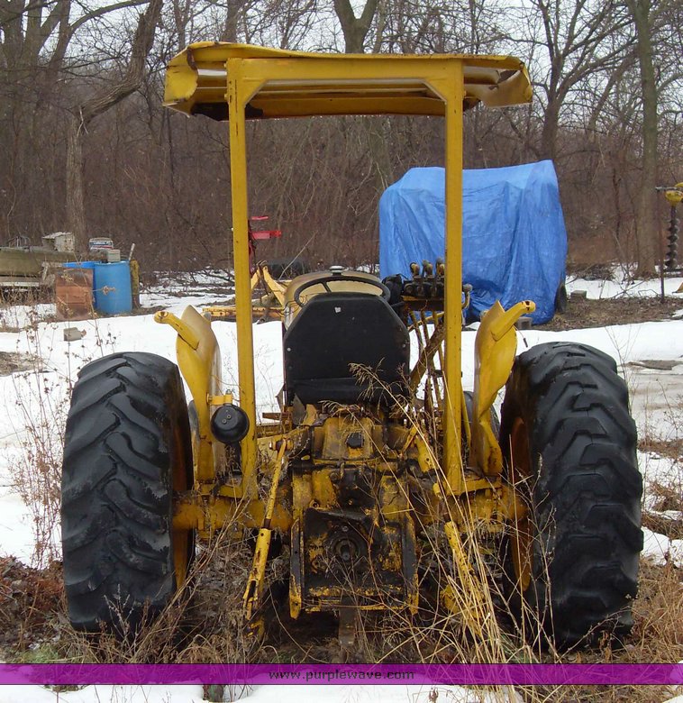 image for item 3393 1976 John Deere 301A tractor