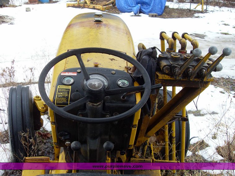 image for item 3393 1976 John Deere 301A tractor