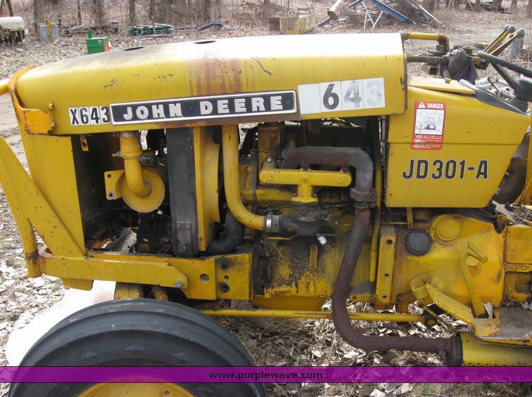 image for item 3393 1976 John Deere 301A tractor