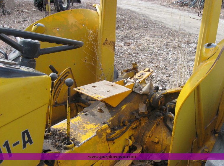 image for item 3393 1976 John Deere 301A tractor
