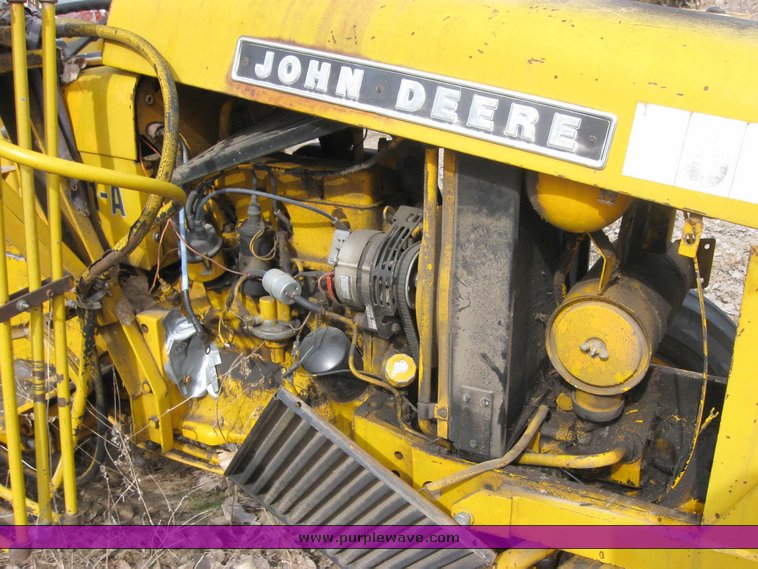 image for item 3393 1976 John Deere 301A tractor