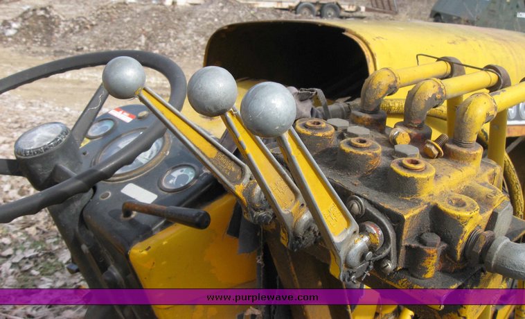 image for item 3393 1976 John Deere 301A tractor