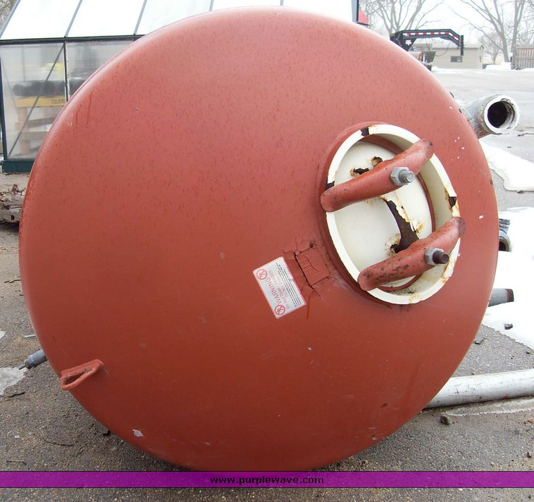 image for item 3395 1000 gallon water pressure tank